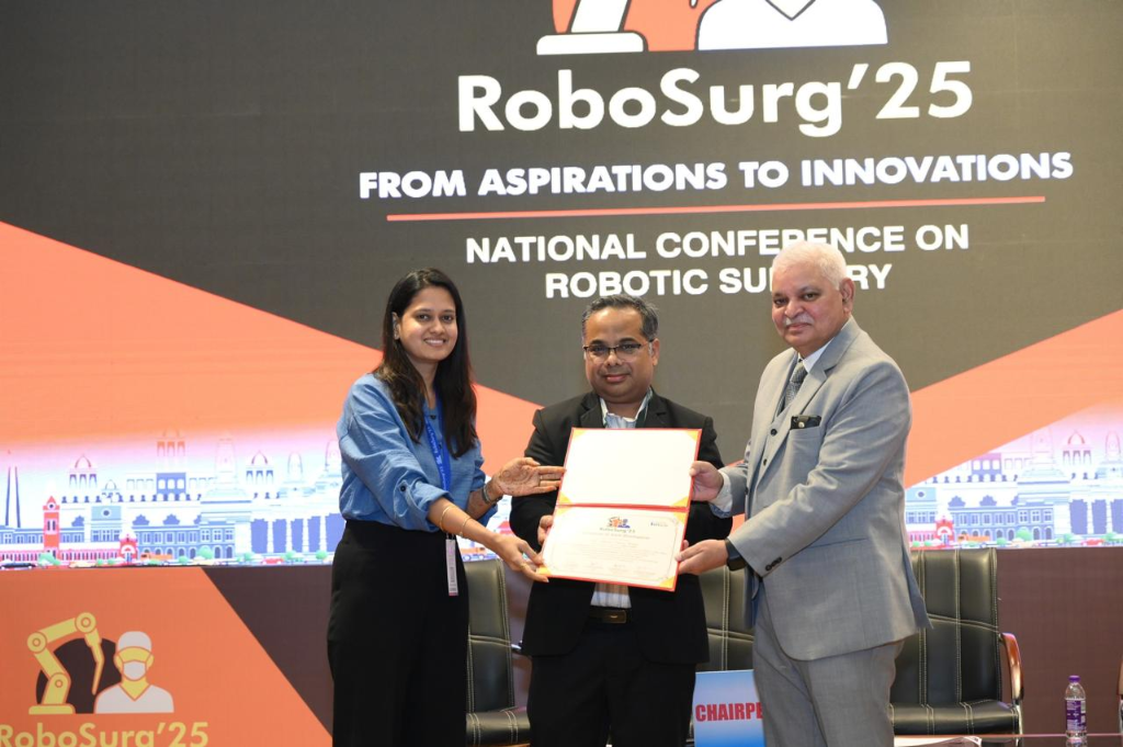 Dr. Utkalika Biswal Mohata receiving Certificate at RoboSurg'25 National Conference on Robotic Surgery